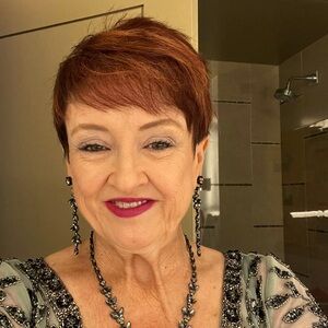Meet your Posher, Debbie